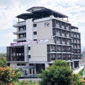 2504220408096383939300